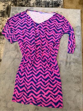 Lily Pulitzer small pink and Navy Chevron V-Neck Cinched Waist Dress!